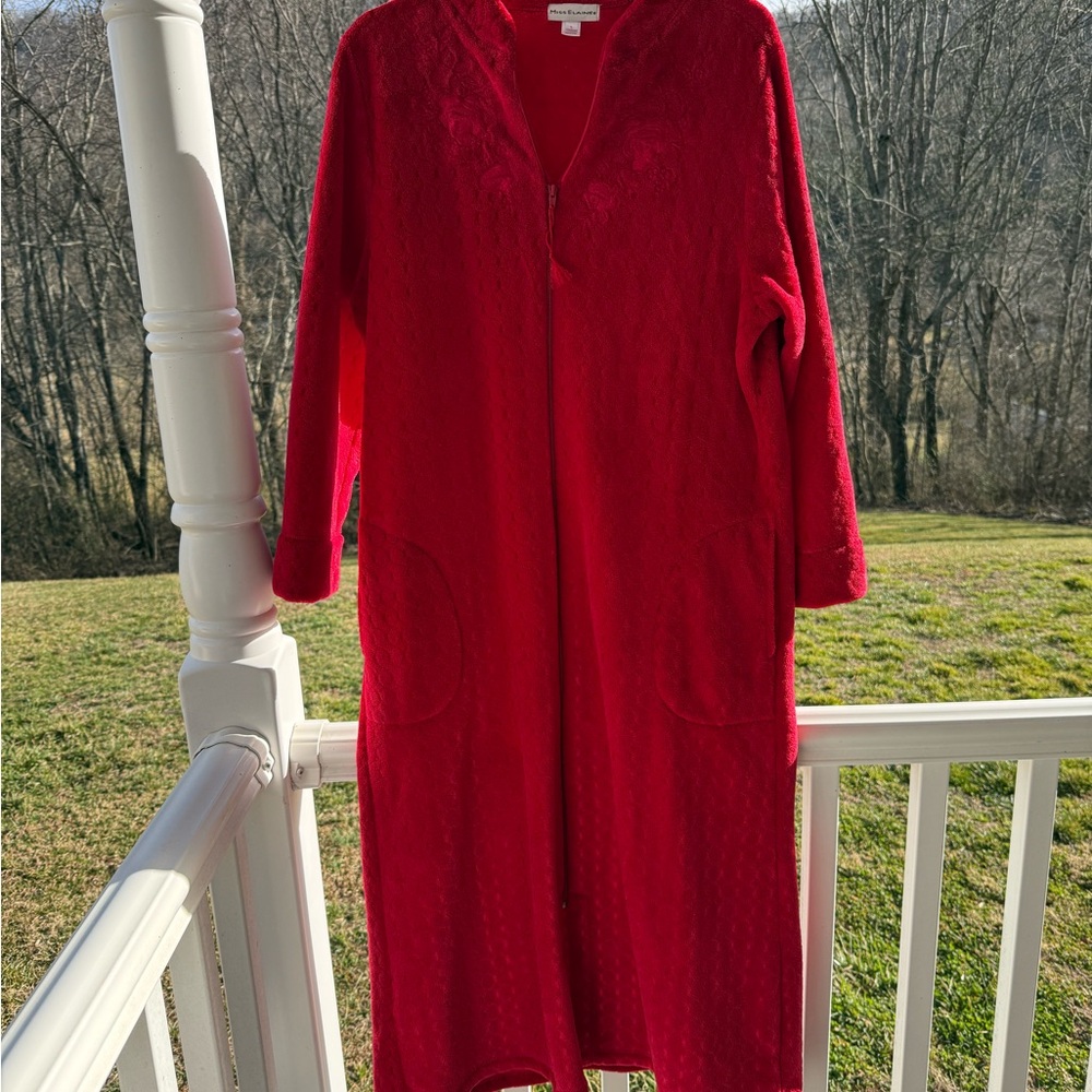 Miss Elaine Red Embroidered Robe LARGE